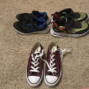 Boys size 2/2.5 shoes!